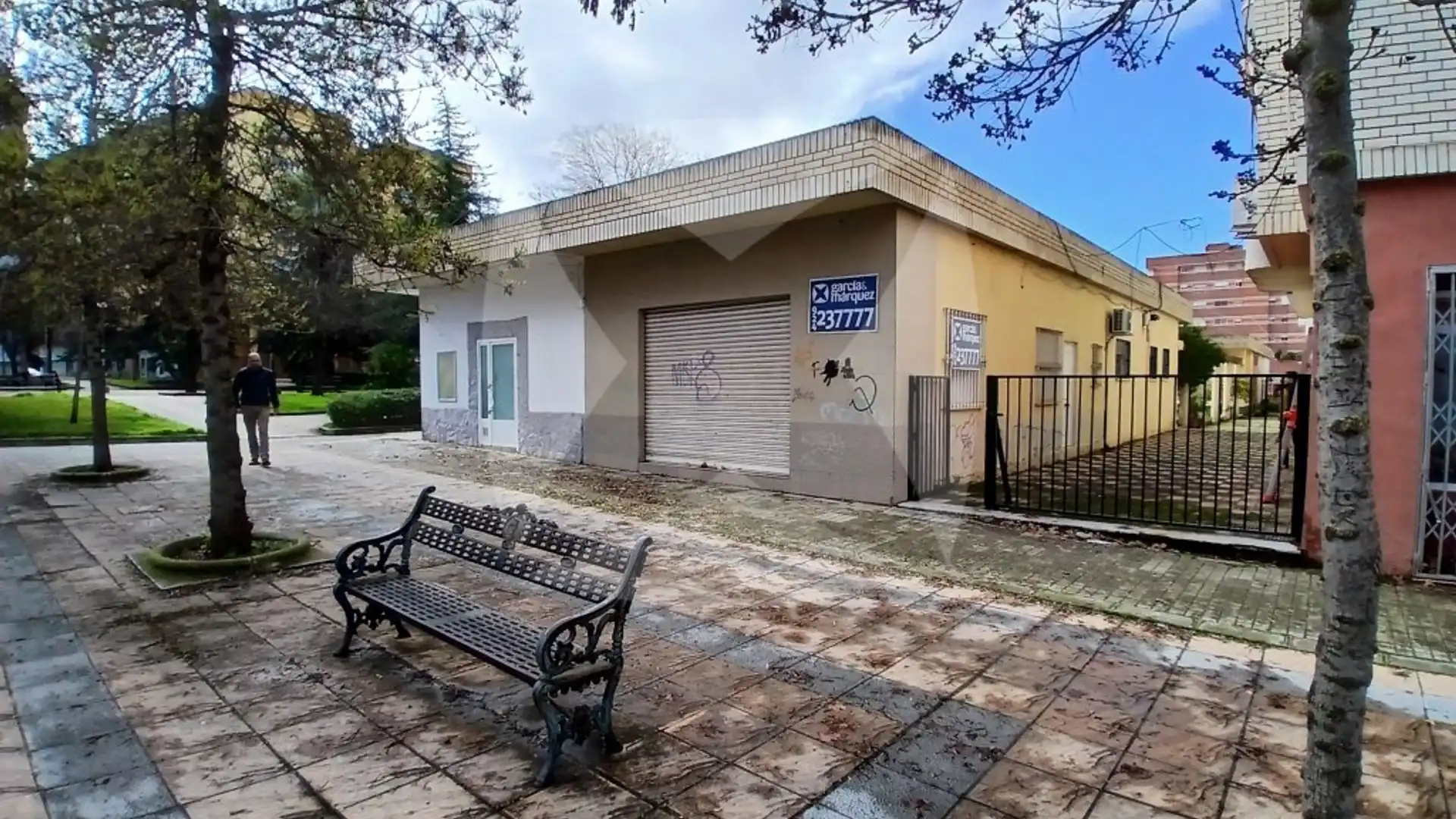 Exterior view of Premises for sale in Badajoz Capital  with Air Conditioner