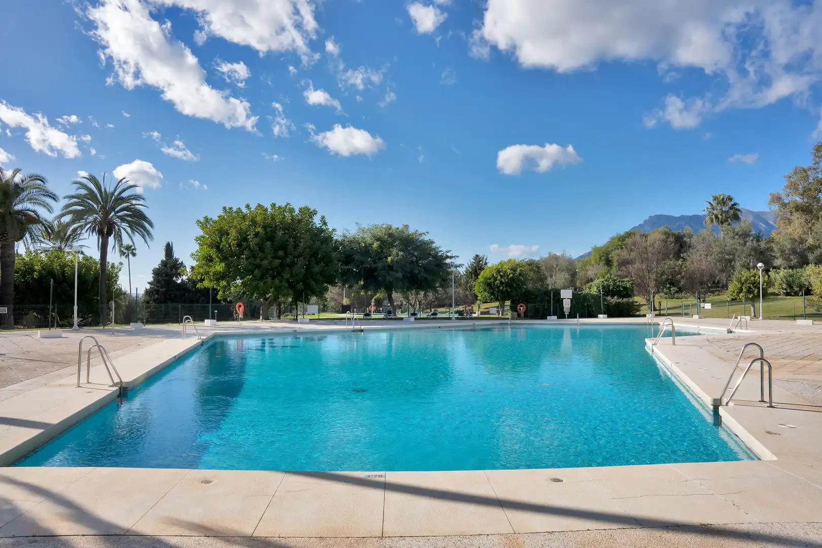Piscina de Apartamento de alquiler en Marbella con Calefacción, Jardín privado y Amueblado