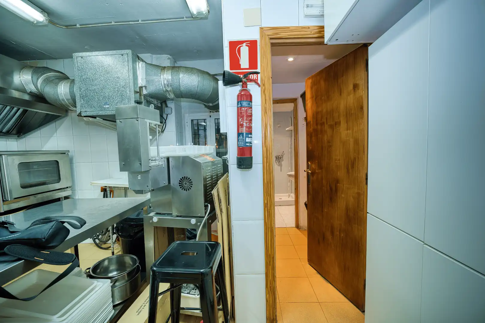 Cocina de Local en traspaso en Valencia con Aire acondicionado, Amueblado y Internet