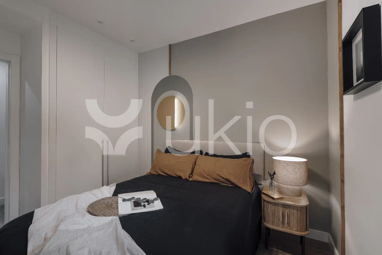 Dormitori de Apartament de lloguer en Madrid amb Aire condicionat, Calefacció i Terrassa