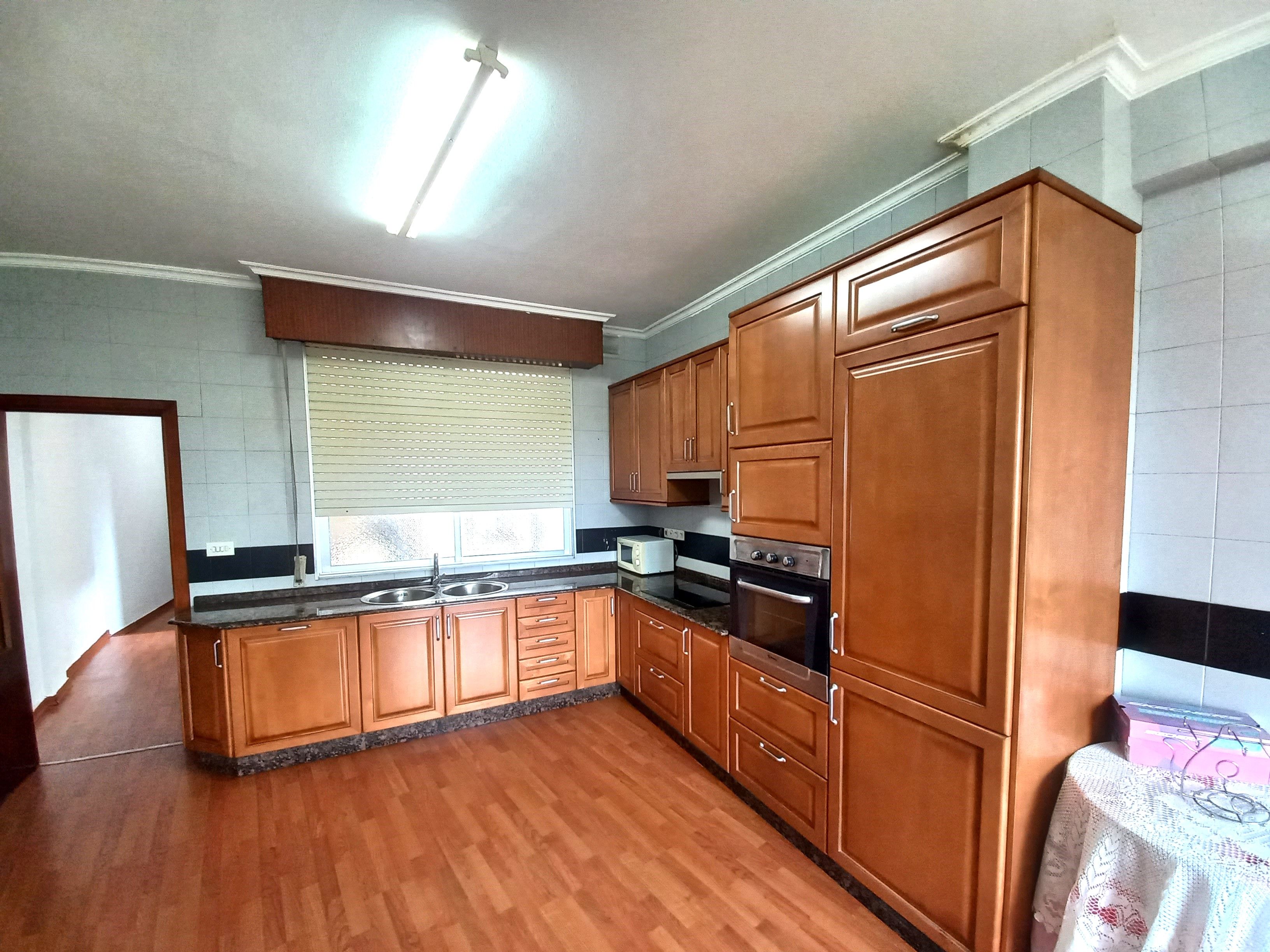 Cuina de Pis en venda en Ordes amb Parquet, Forn i Rentadora