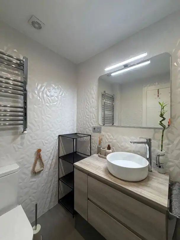 Badezimmer von Wohnung zur Miete in Gijón  mit Heizung, Terrasse und Balkon