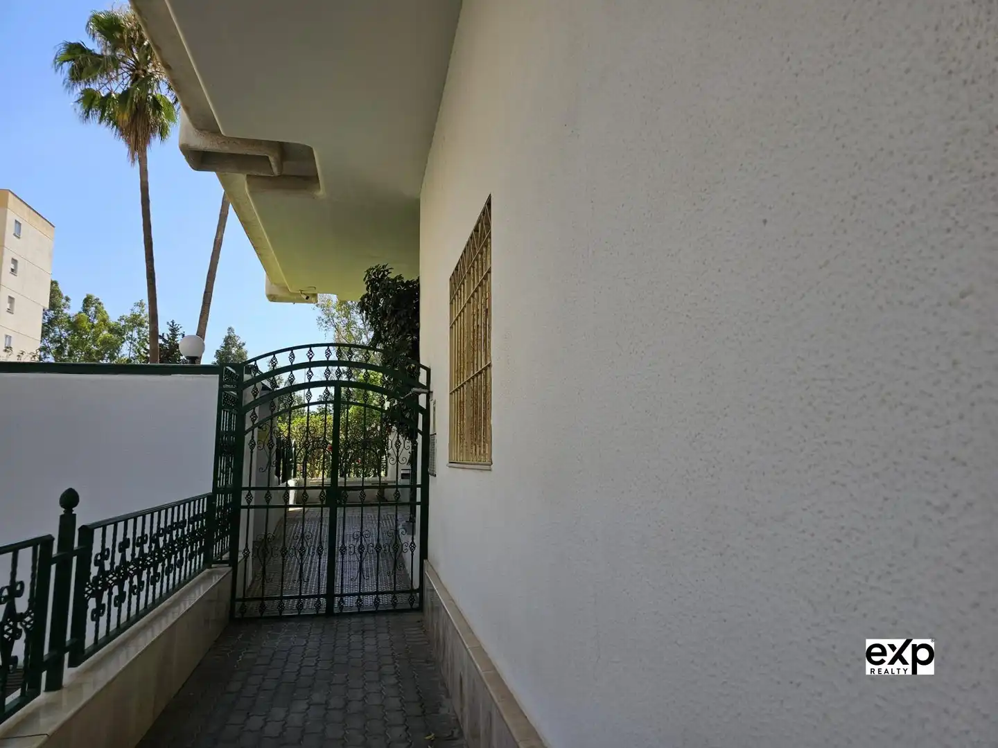 Flat for sale in Fuengirola  with Air Conditioner, Swimming Pool and Furnished
