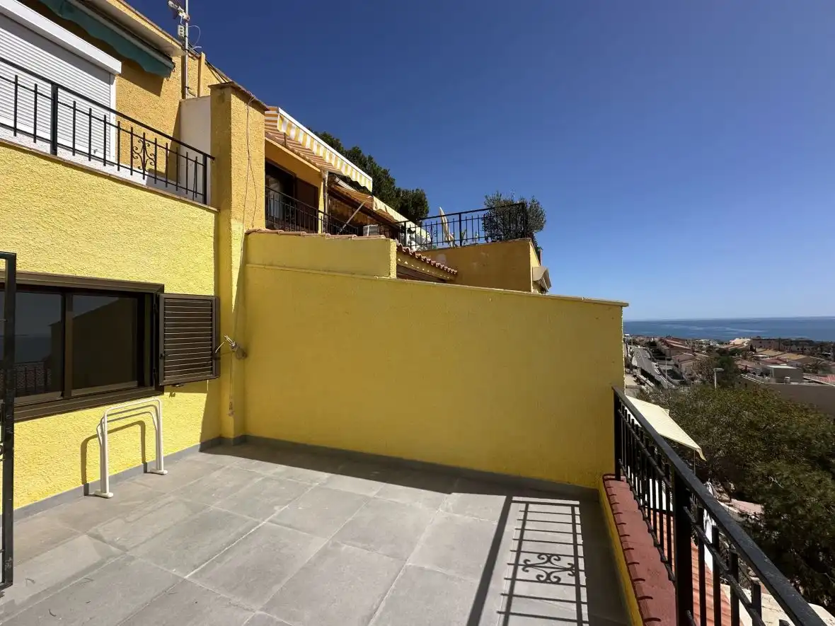 Vista exterior de Apartament en venda en Santa Pola amb Calefacció i Terrassa