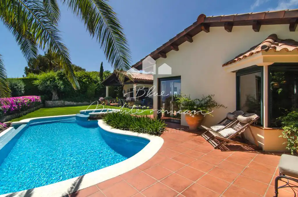 Vista exterior de Casa o xalet en venda en Sitges amb Aire condicionat, Calefacció i Jardí privat
