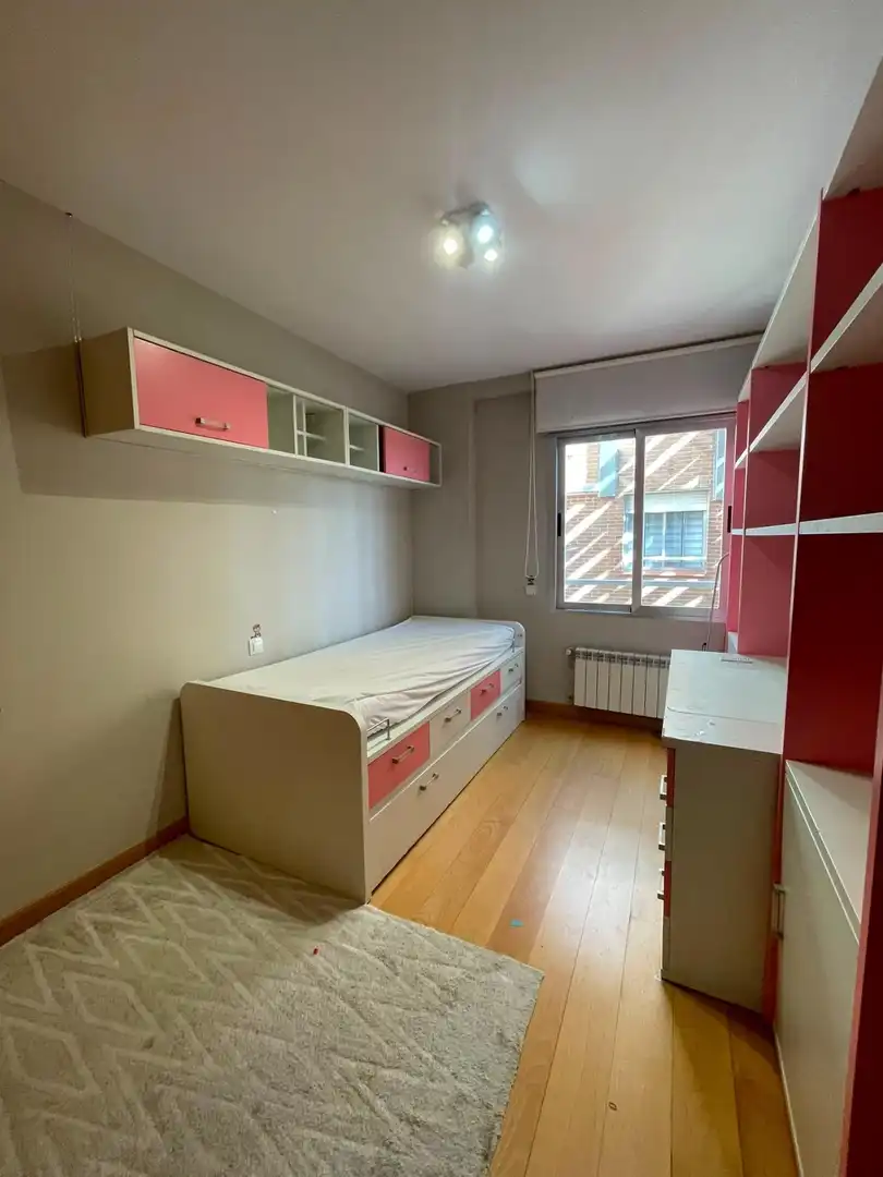 Bedroom of Flat for rent in Pozuelo de Alarcón  with Air Conditioner, Heating and Private garden