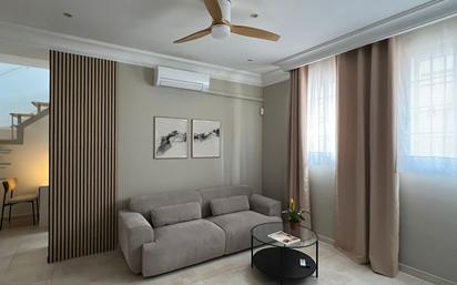 Sala d'estar de Dúplex de lloguer en  Madrid Capital amb Aire condicionat, Calefacció i Moblat