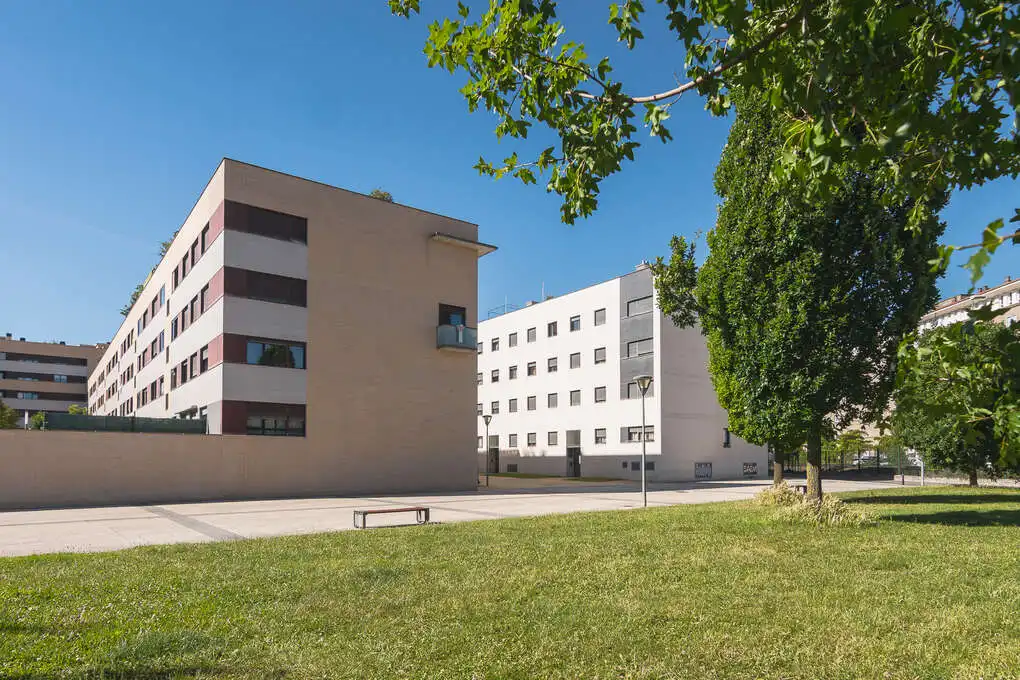 Vista exterior de Àtic en venda en  Pamplona / Iruña amb Calefacció, Jardí privat i Terrassa
