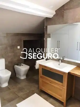Bathroom of Flat for rent in Vitoria - Gasteiz  with Heating and Furnished