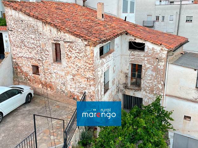 Casa-chalet en Venta en Montán