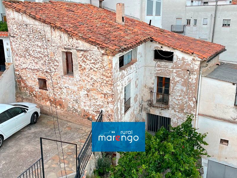 Vista exterior de Casa o xalet en venda en Montán amb Traster i Balcó