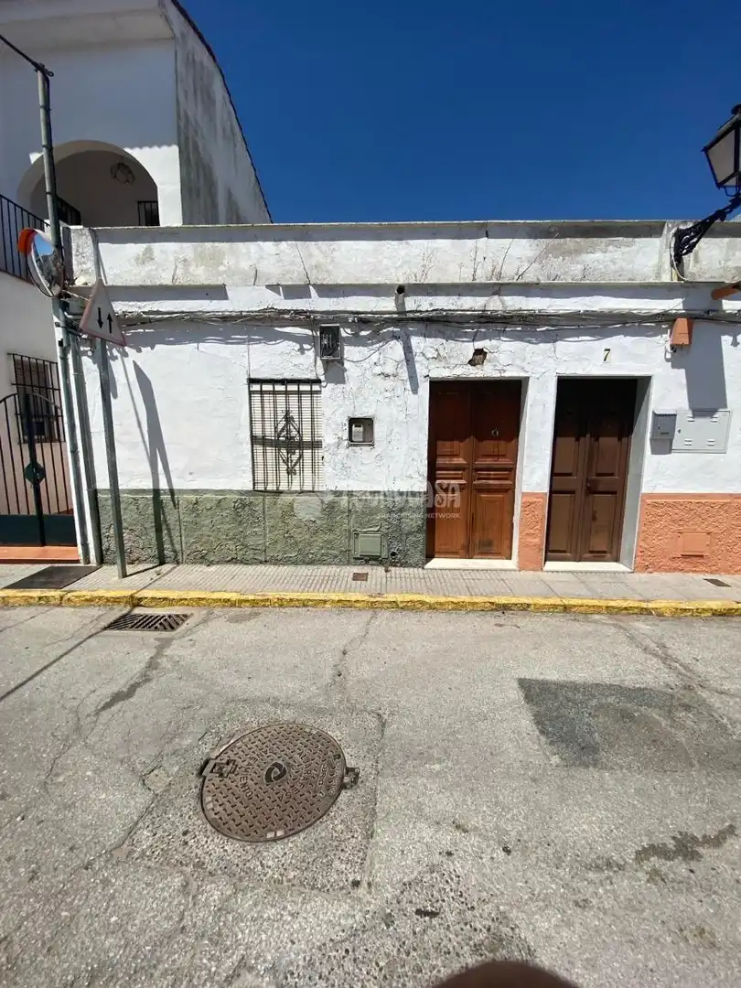 Vista exterior de Casa adosada en venta en Sanlúcar la Mayor