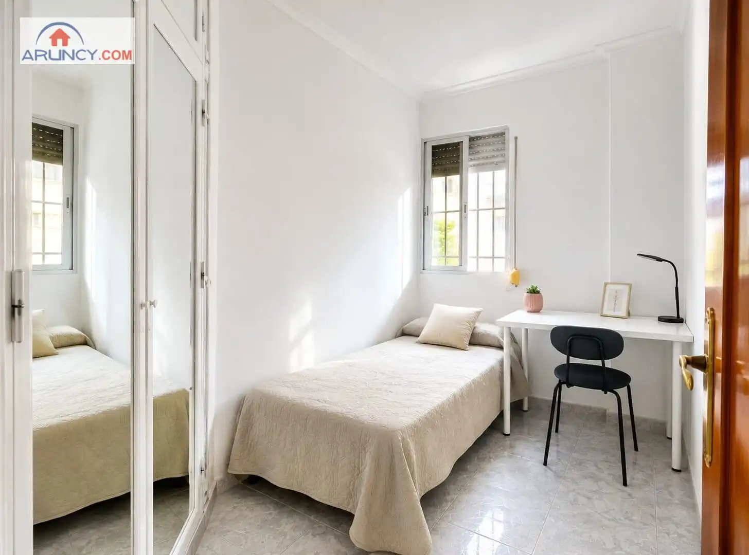Bedroom of Flat for sale in Sevilla  with Air Conditioner, Heating and Furnished