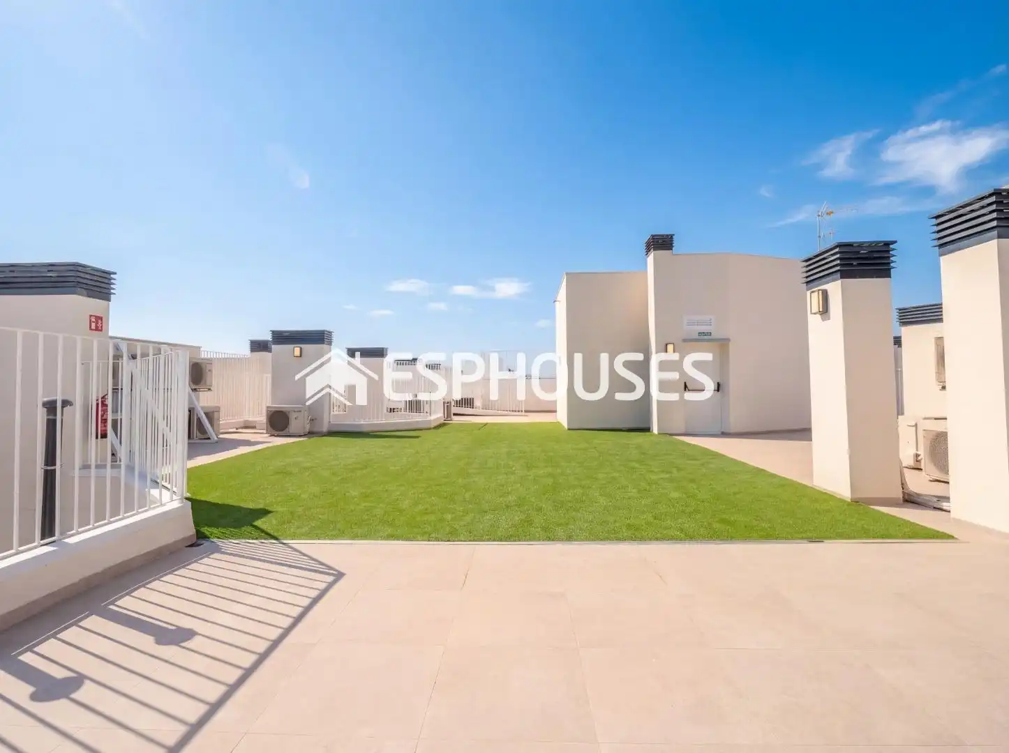 Terraza de Piso en venta en Alicante / Alacant con Trastero, Balcón y Piscina comunitaria