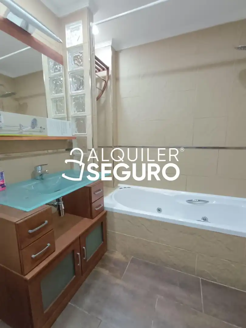 Bathroom of Flat for rent in Leganés  with Air Conditioner, Heating and Terrace