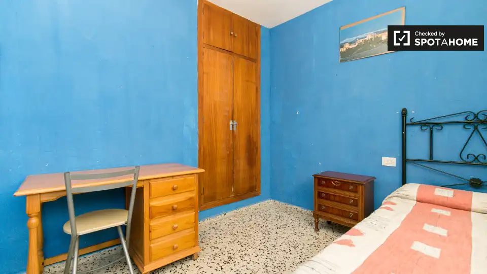 Habitación de Piso de alquiler en Granada con Aire acondicionado, Calefacción y Amueblado