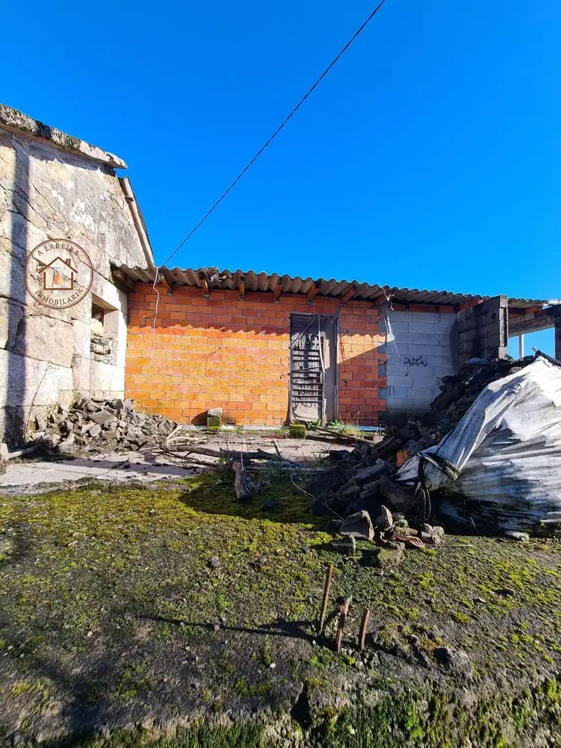 Vista exterior de Finca rústica en venda en Piñor amb Jardí privat