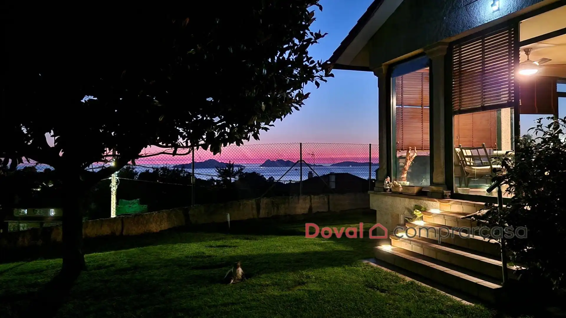 Vista exterior de Casa o xalet en venda en Vigo  amb Aire condicionat, Calefacció i Jardí privat