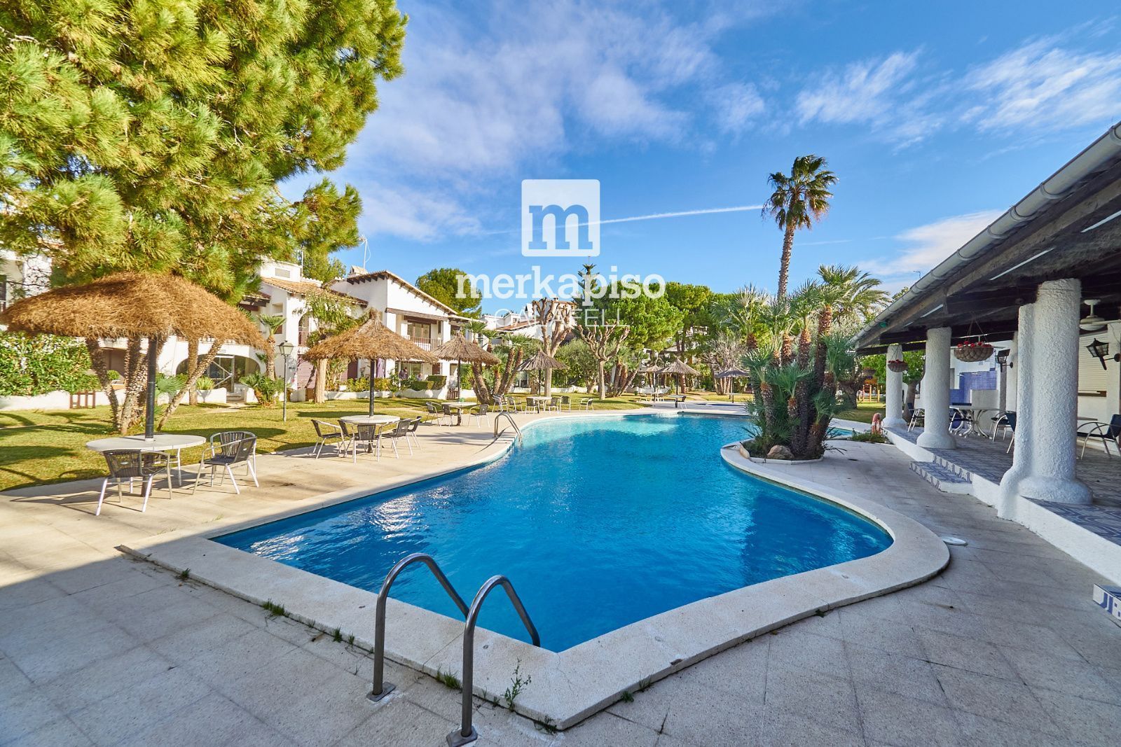 Garten von Einfamilien-Reihenhaus zum Verkauf in Calafell mit Klimaanlage, Heizung und Terrasse