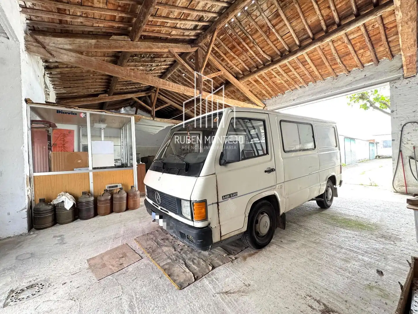 Außenansicht von Fabrikhallen zum Verkauf in Peñaranda de Bracamonte