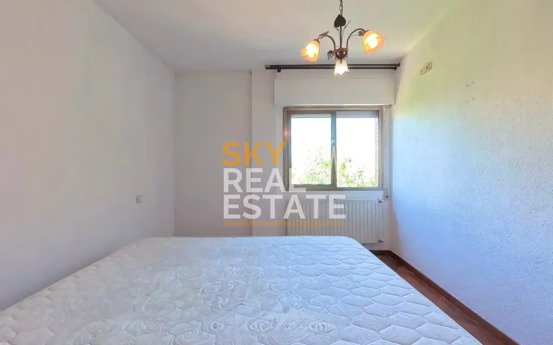 Bedroom of Flat for sale in Fuenlabrada  with Air Conditioner, Furnished and Balcony