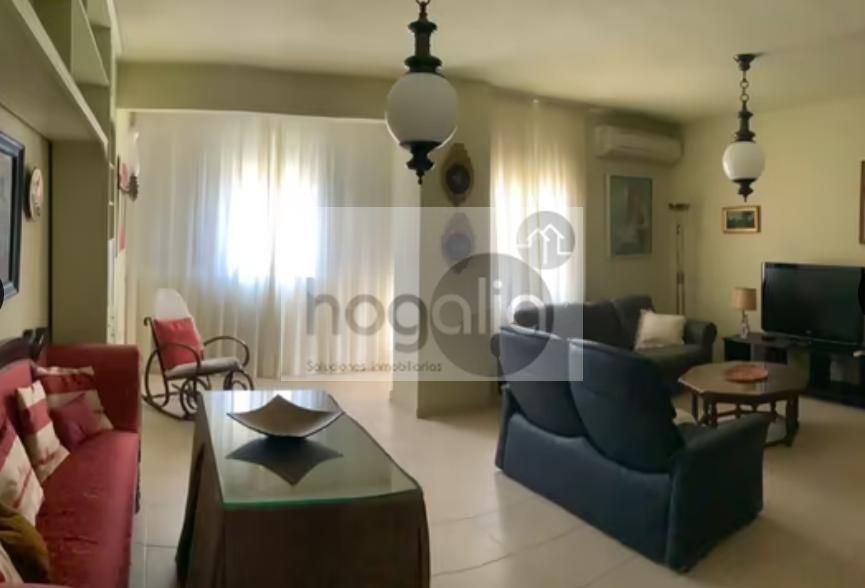 Sala d'estar de Pis de lloguer en  Sevilla Capital amb Aire condicionat, Terrassa i Moblat