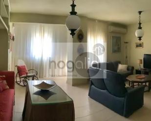 Sala d'estar de Pis de lloguer en  Sevilla Capital amb Aire condicionat, Terrassa i Moblat