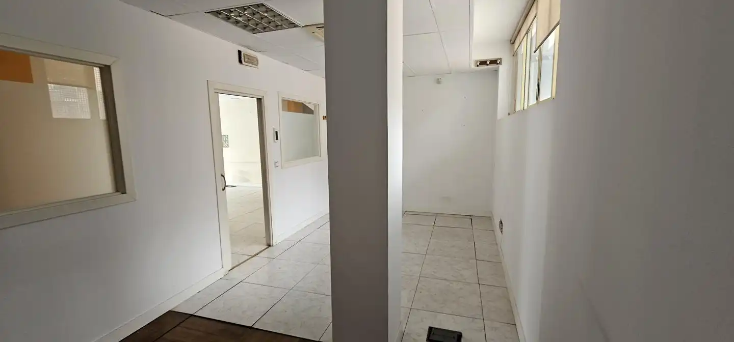 Commercial properties for sale in Avenida del Pinar, Parque Lisboa - La Paz