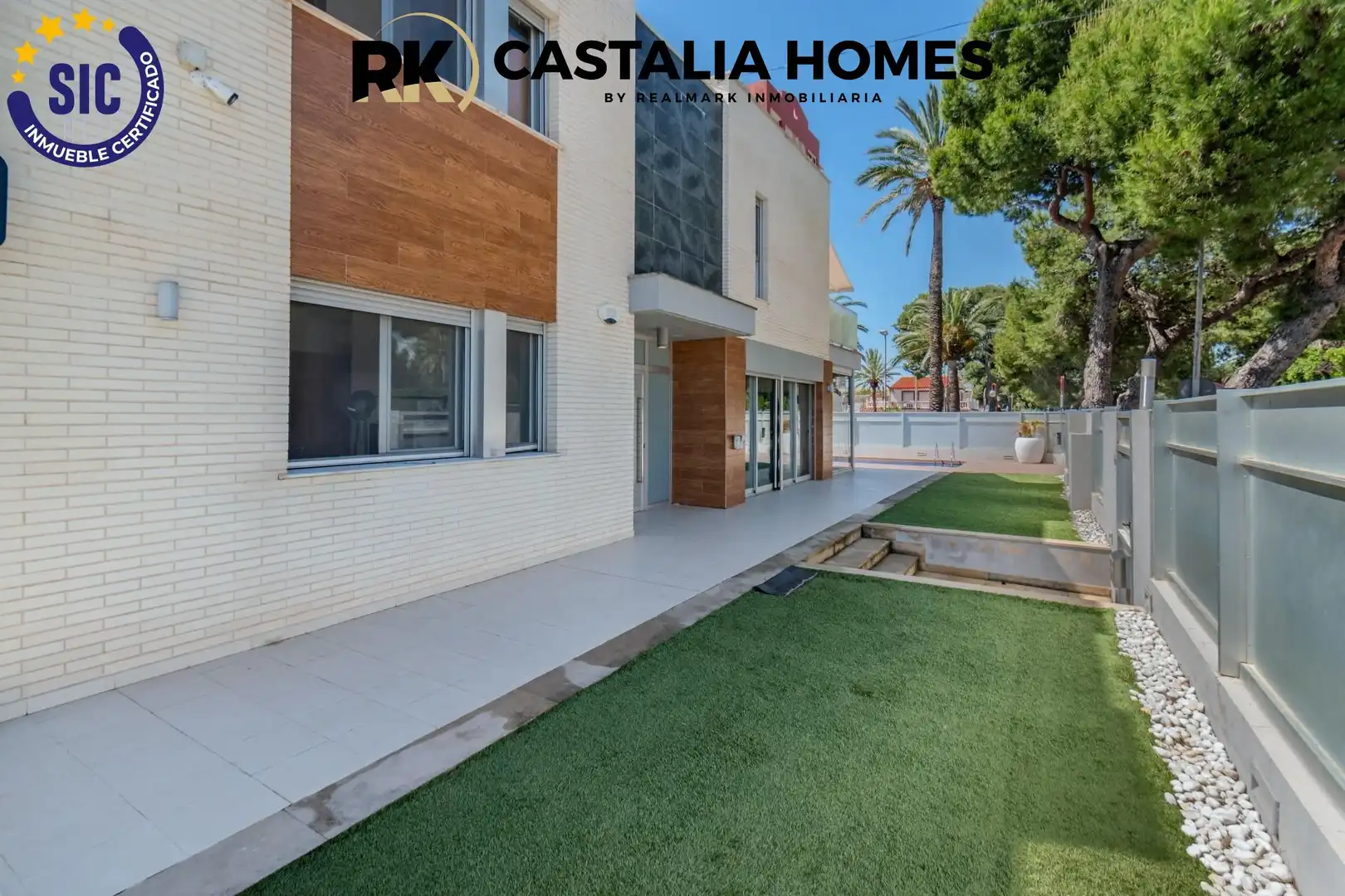 Vista exterior de Casa o xalet en venda en Benicasim / Benicàssim amb Aire condicionat, Calefacció i Jardí privat