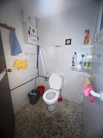 Local comercial en Alquiler en Carrer Mossèn Jaume Busquet en La Torrassa