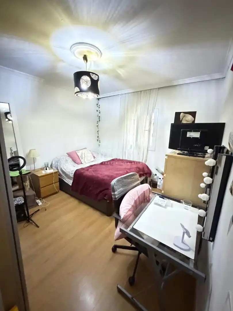 Bedroom of Flat for sale in Sevilla  with Air Conditioner