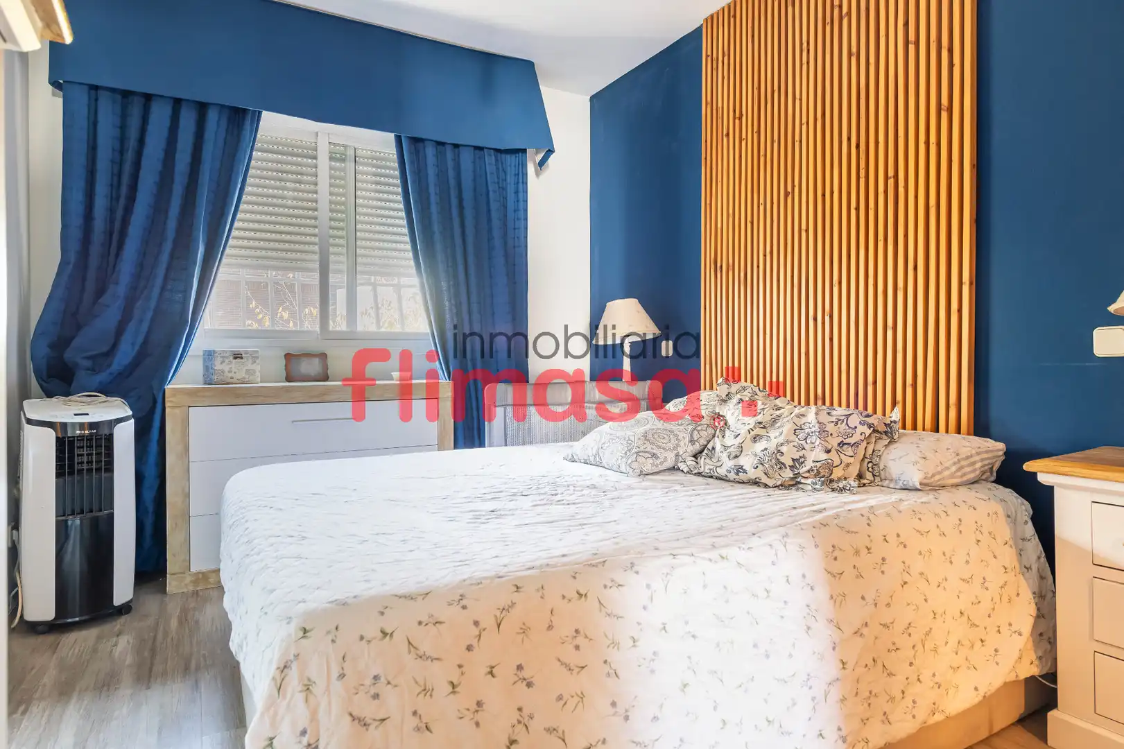 Habitación de Casa adosada en venta en Villaviciosa de Odón con Aire acondicionado, Calefacción y Jardín privado