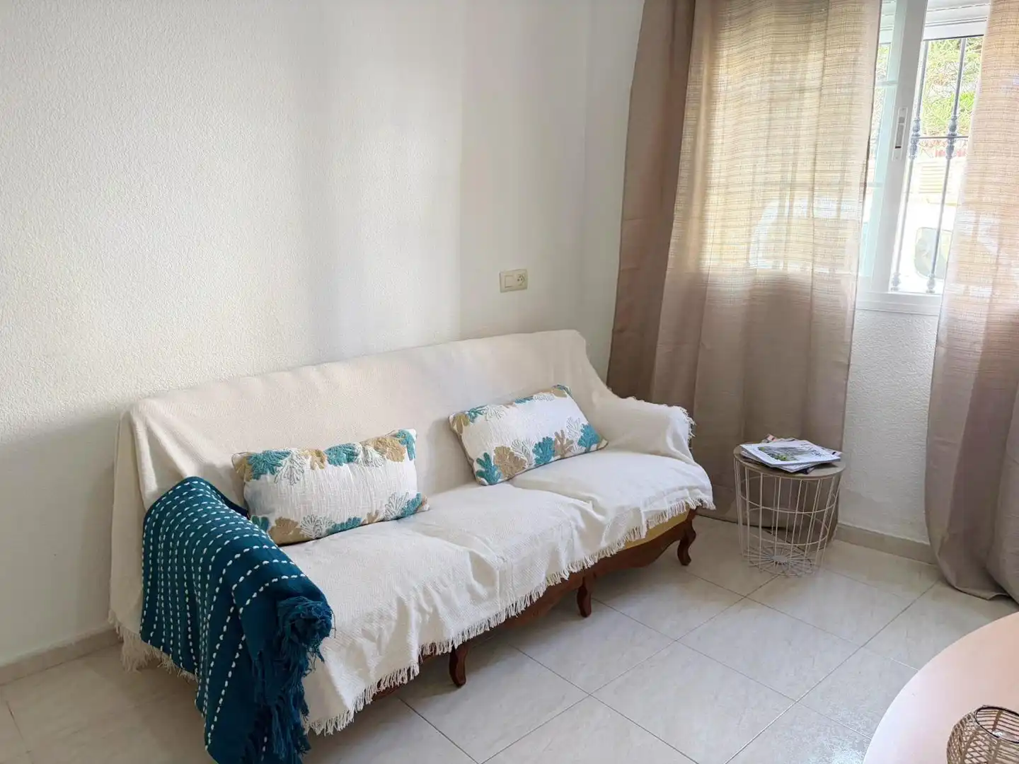 Living room of Ground floor for sale in Roquetas de Mar  with Furnished