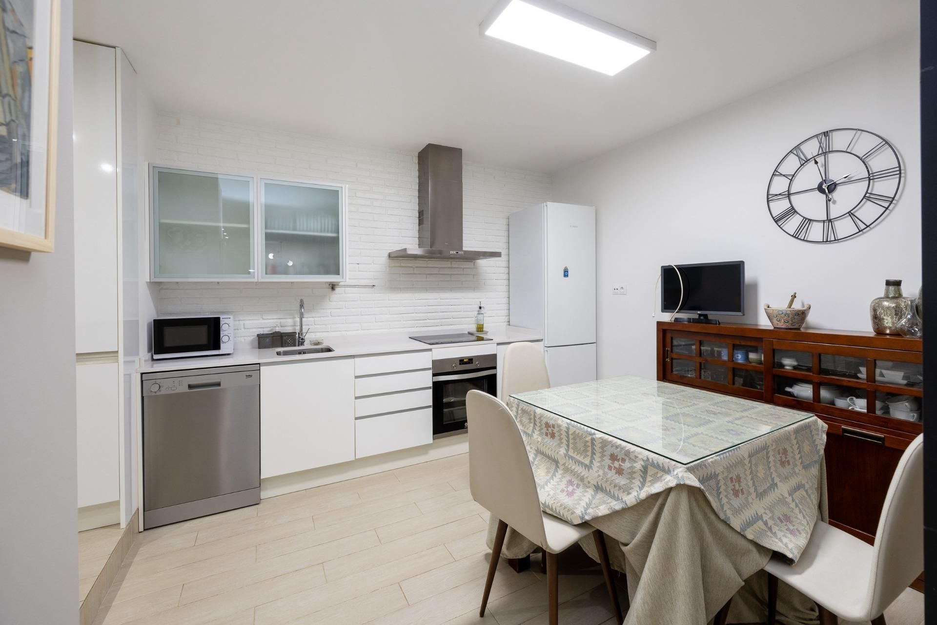 Cocina de Piso en venta en  Granada Capital con Aire acondicionado