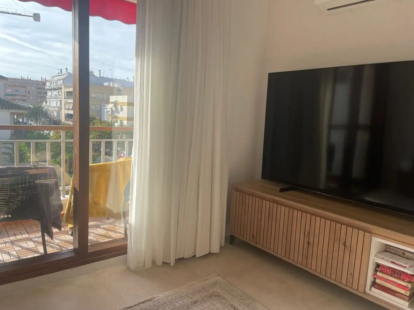 Wohnzimmer von Wohnung zum Verkauf in Sanlúcar de Barrameda mit Klimaanlage, Terrasse und Balkon