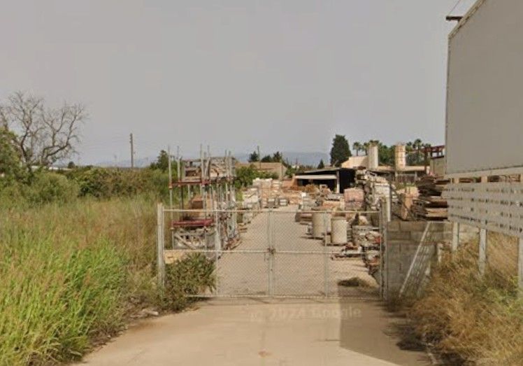 Vista exterior de Nau industrial en venda en Montuïri