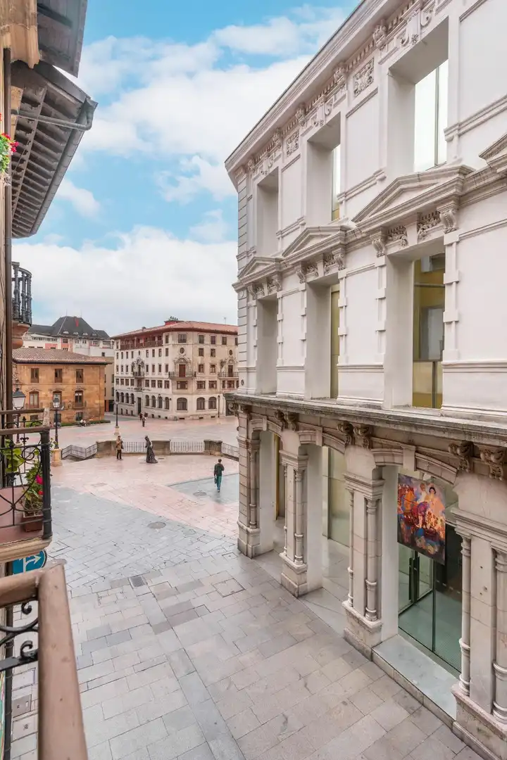 Außenansicht von Wohnung zum Verkauf in Oviedo  mit Heizung, Möbliert und Balkon