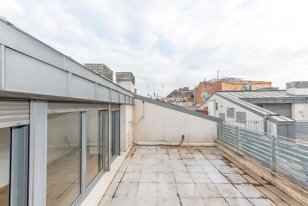 Piso en venta en Carrer Moianès, Hostal