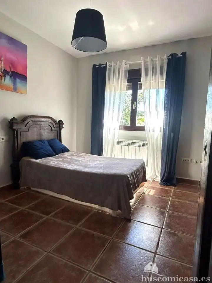 Dormitori de Casa adosada en venda en Linares amb Aire condicionat, Jardí privat i Terrassa