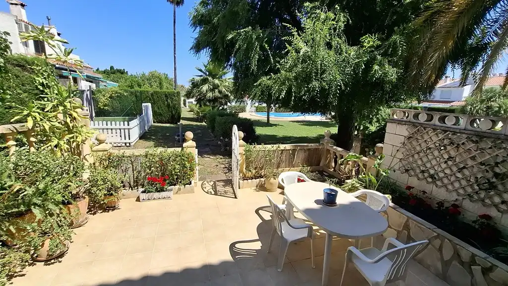 Jardín de Planta baja en venta en Dénia con Aire acondicionado, Terraza y Piscina comunitaria