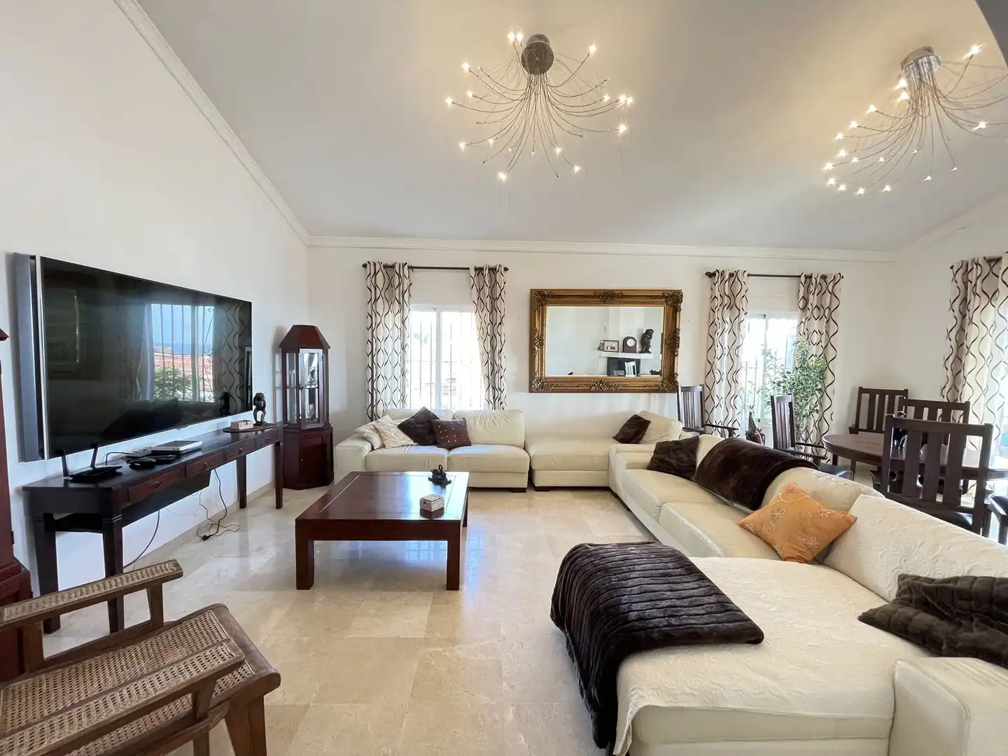 Living room of Houses for sale in Estepona  with Air Conditioner, Private garden and Terrace