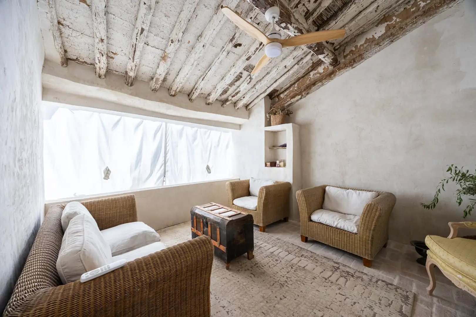 Sala de estar de Casa o chalet en venta en El Puente del Arzobispo con Aire acondicionado, Calefacción y Jardín privado