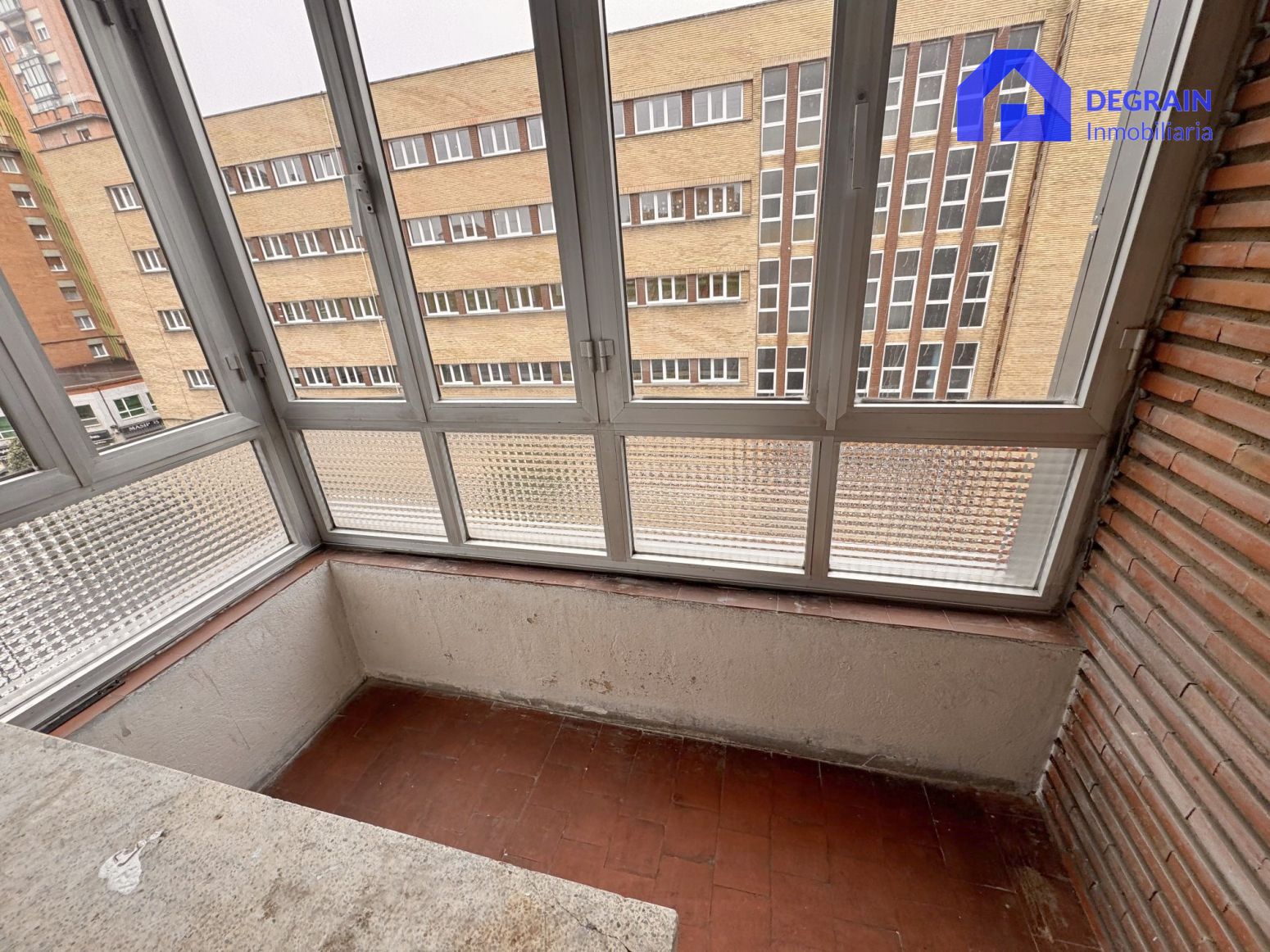 Terrassa de Pis en venda en Oviedo  amb Traster i Balcó