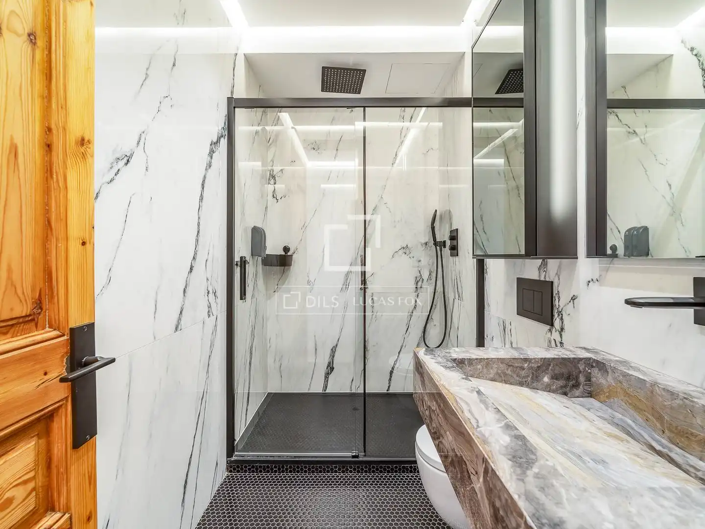 Badezimmer von Wohnung zum Verkauf in Barcelona mit Klimaanlage, Terrasse und Balkon
