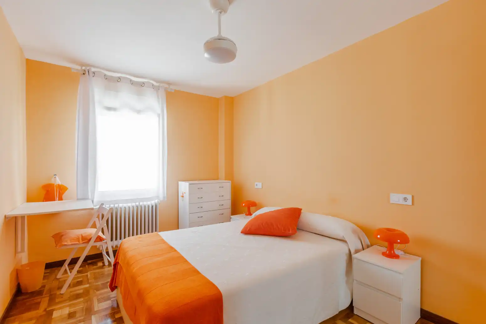 Schlafzimmer von Wohnung zum Verkauf in  Pamplona / Iruña mit Klimaanlage, Heizung und Abstellraum