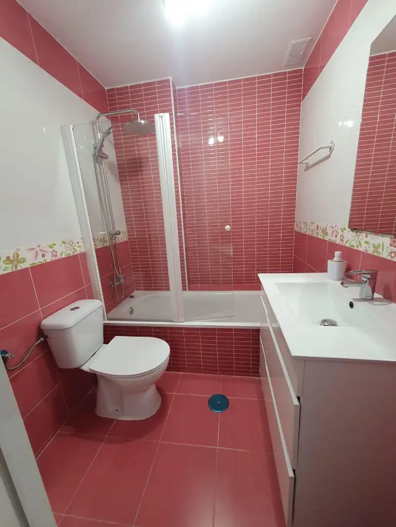 Baño de Casa adosada de alquiler en El Puerto de Santa María con Jardín privado y Amueblado