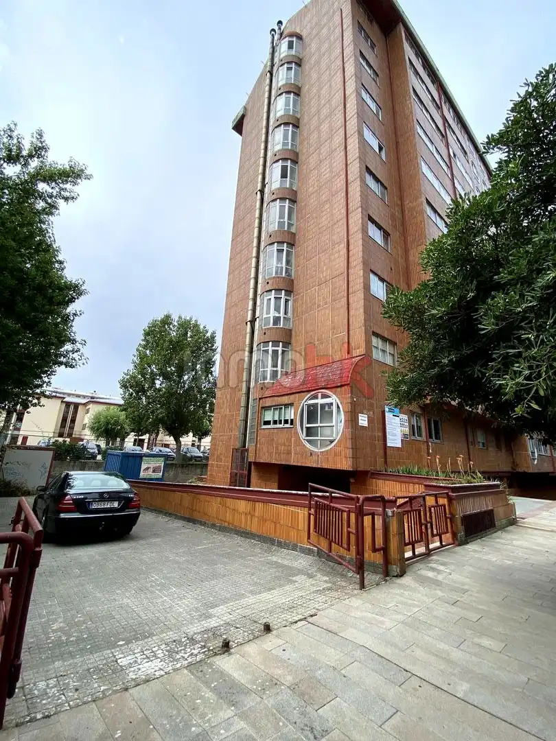 Außenansicht von Wohnung zum Verkauf in A Coruña Capital  mit Heizung und Abstellraum