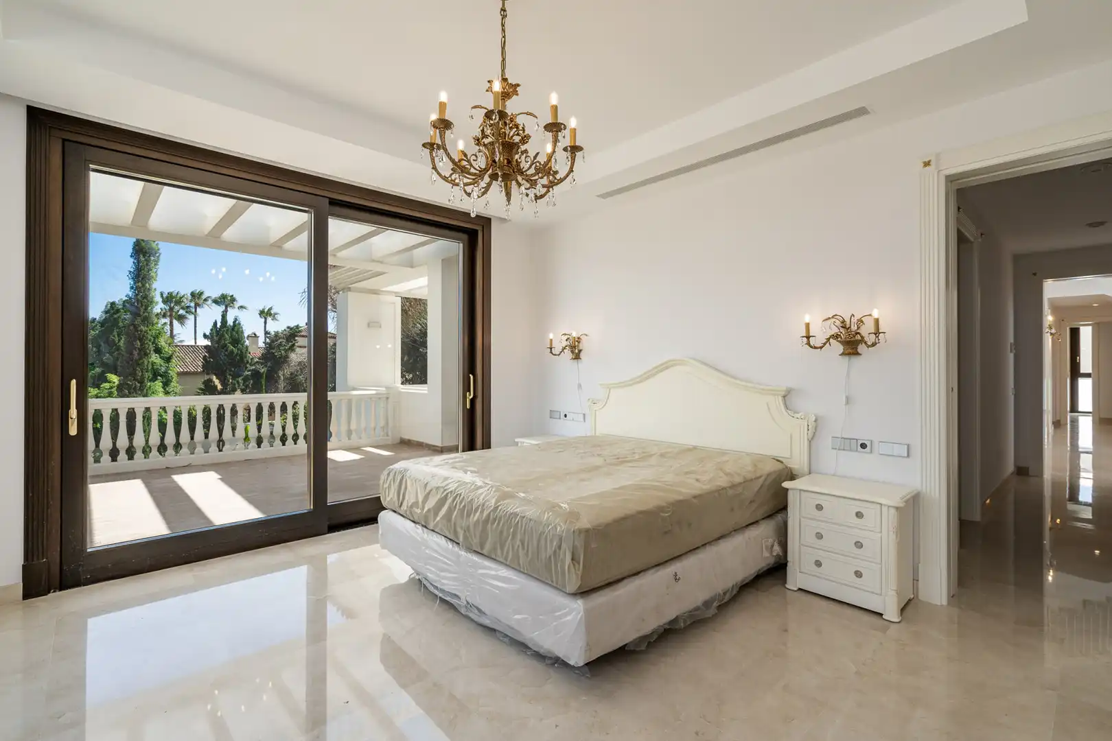 Dormitori de Casa o xalet en venda en Estepona amb Aire condicionat, Jardí privat i Terrassa