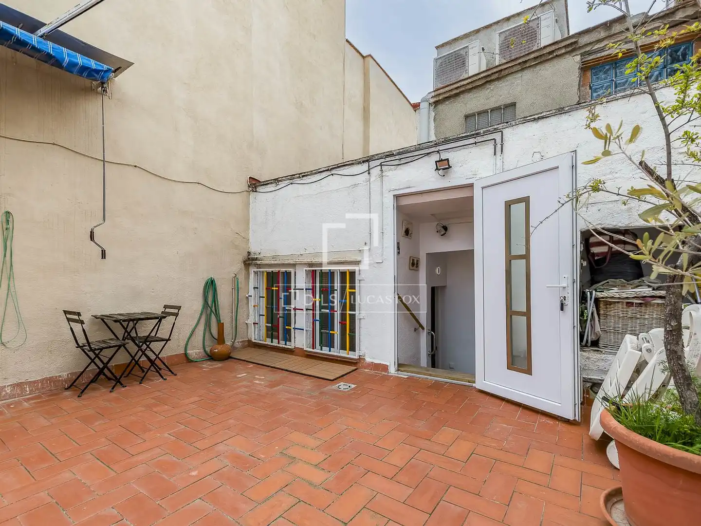 Vista exterior de Piso en venta en Barcelona con Calefacción, Terraza y Balcón