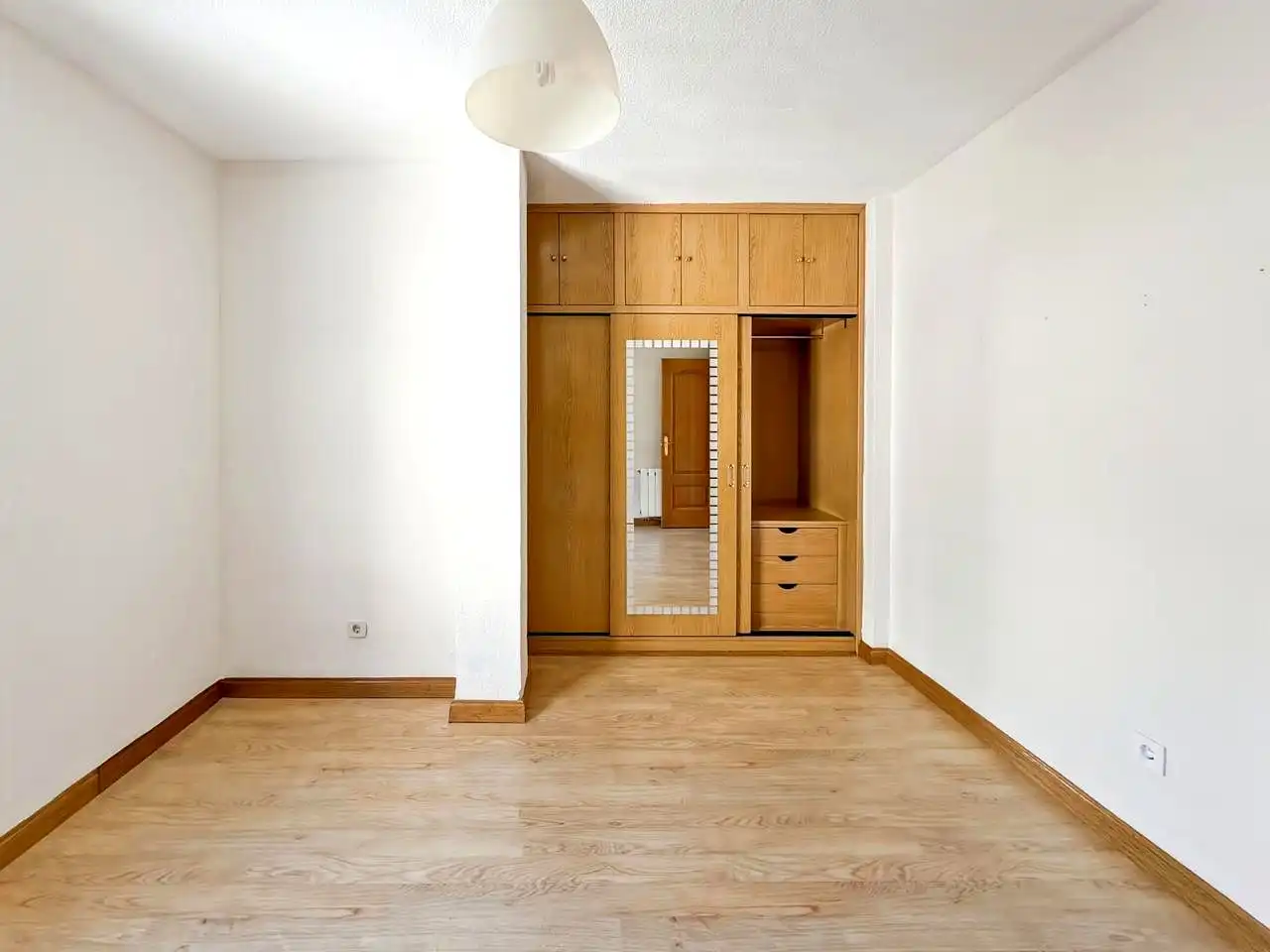 Schlafzimmer von Wohnung zum Verkauf in San Sebastián de los Reyes mit Klimaanlage, Heizung und Terrasse